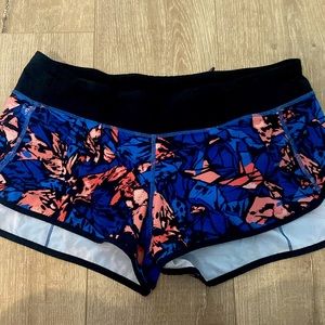 Barely worn. Don't fit Me